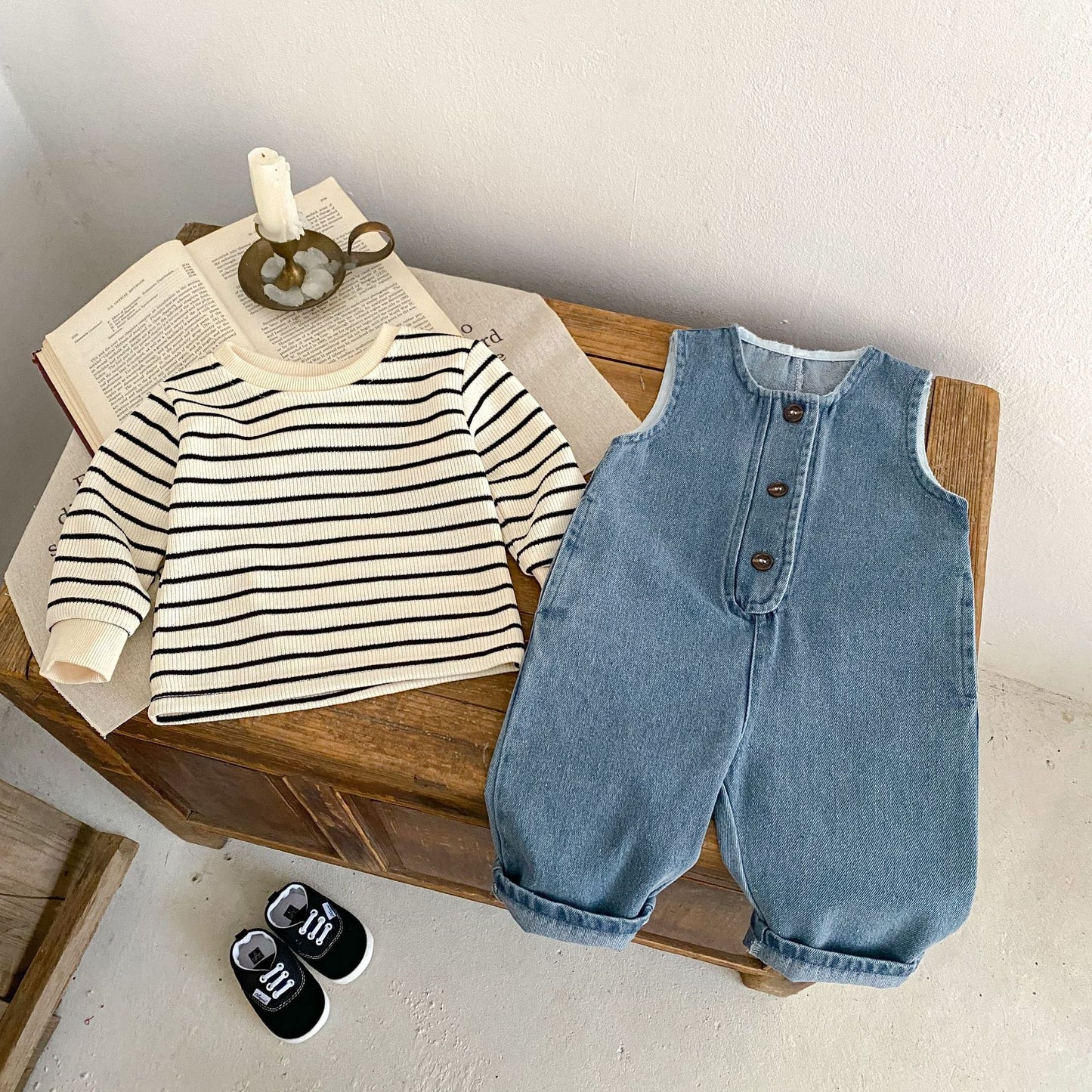 A Spring infants and toddlers 0-3 years old female treasure striped top + denim vest long climbing 2-piece set can be sorted