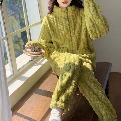 A Coral fleece pajamas winter women's models 2023 new autumn and winter fleece thickened zipper can be worn outside loungewear milk yellow