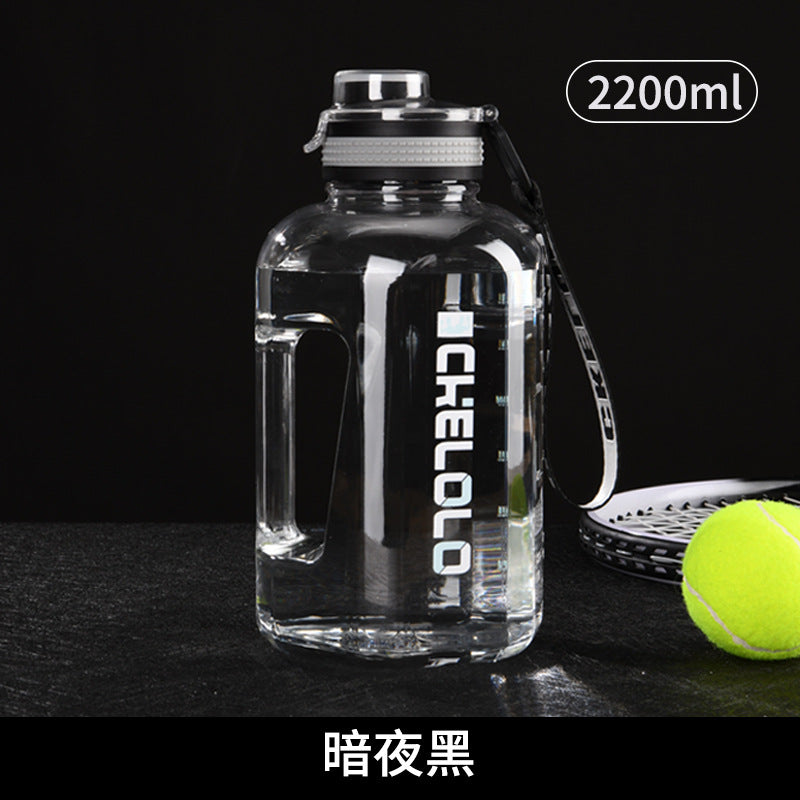 Una taza de agua de gran capacidad de verano con forma de cubo de una tonelada, tetera deportiva para fitness para hombres y mujeres, tetera de plástico para estudiantes, personalizada 