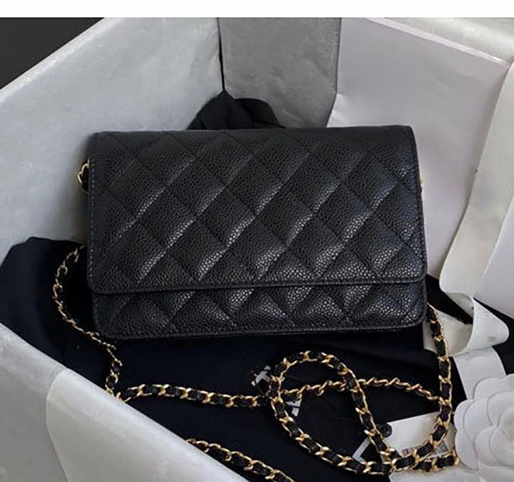 A MC one-piece delivery, one-shoulder messenger bag, women's sheepskin fortune bag, diamond chain bag, leather envelope bag, small square bag.