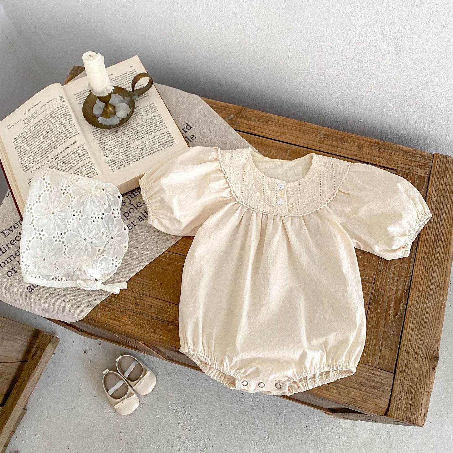 A Summer 2024 Baby Clothes 0-3 Year Old Girl Baby Simple and Sweet Round Neck Lace Spliced Jumpsuit