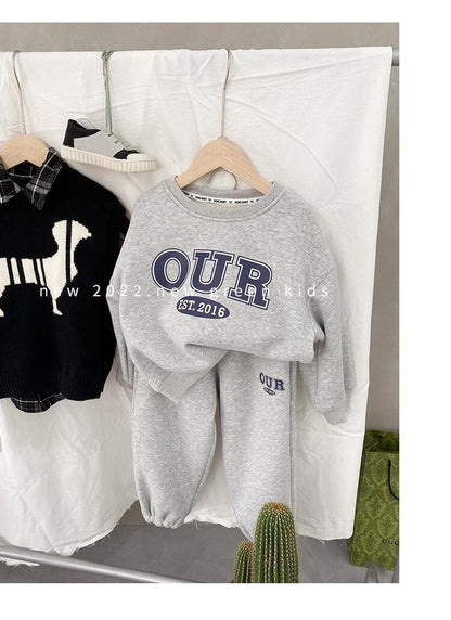 A children's crew neck sweater set Korean version of casual autumn and winter new children's suit long-sleeved letter thick sweater set trend