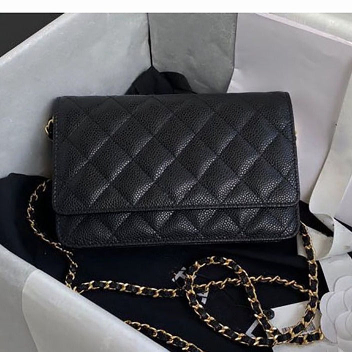 A MC one-piece delivery, one-shoulder messenger bag, women's sheepskin fortune bag, diamond chain bag, leather envelope bag, small square bag.