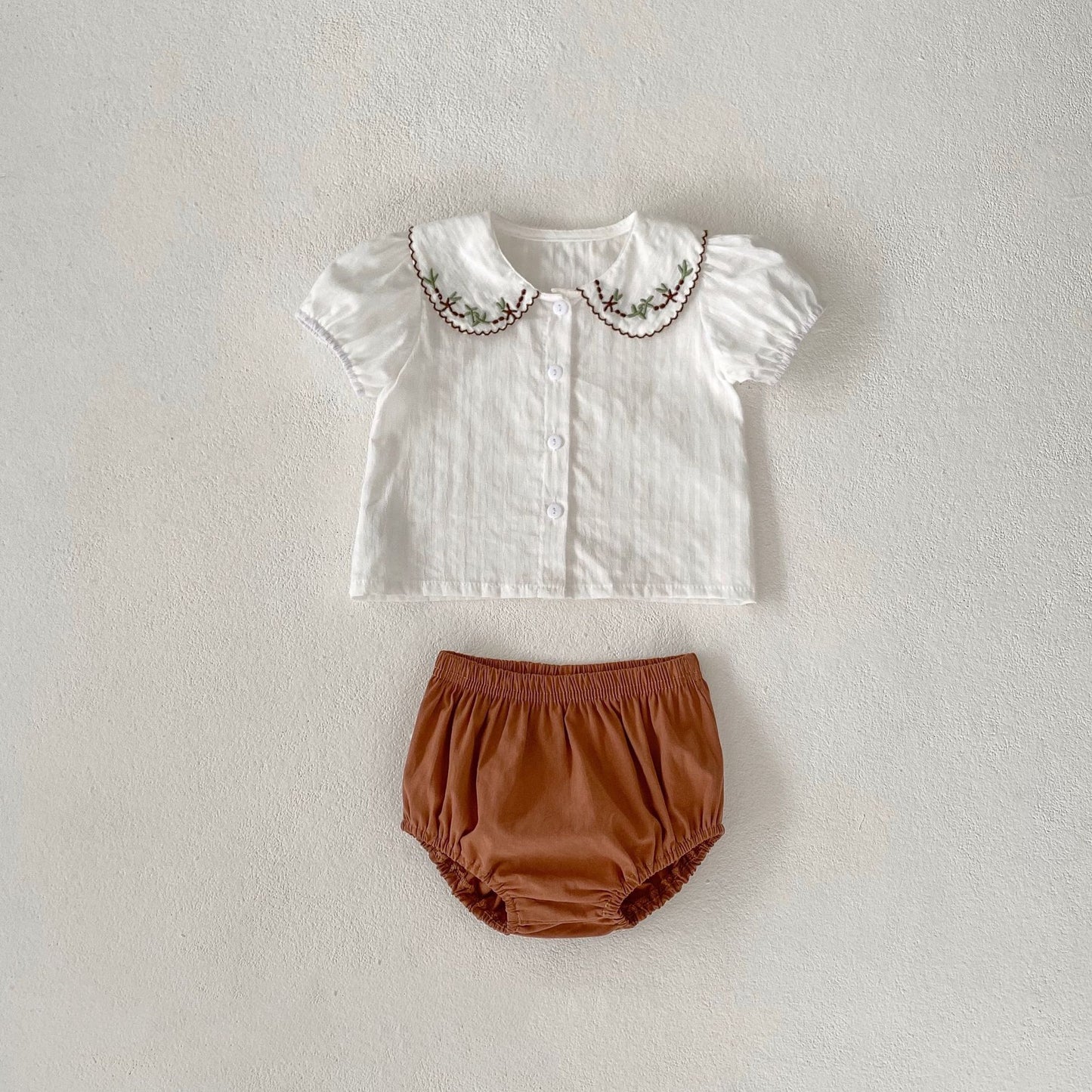 Ropa infantil de manga corta de verano 2024, top con cuello de muñeca bordado para niña + pantalones de pedo, 2 trajes dulces 