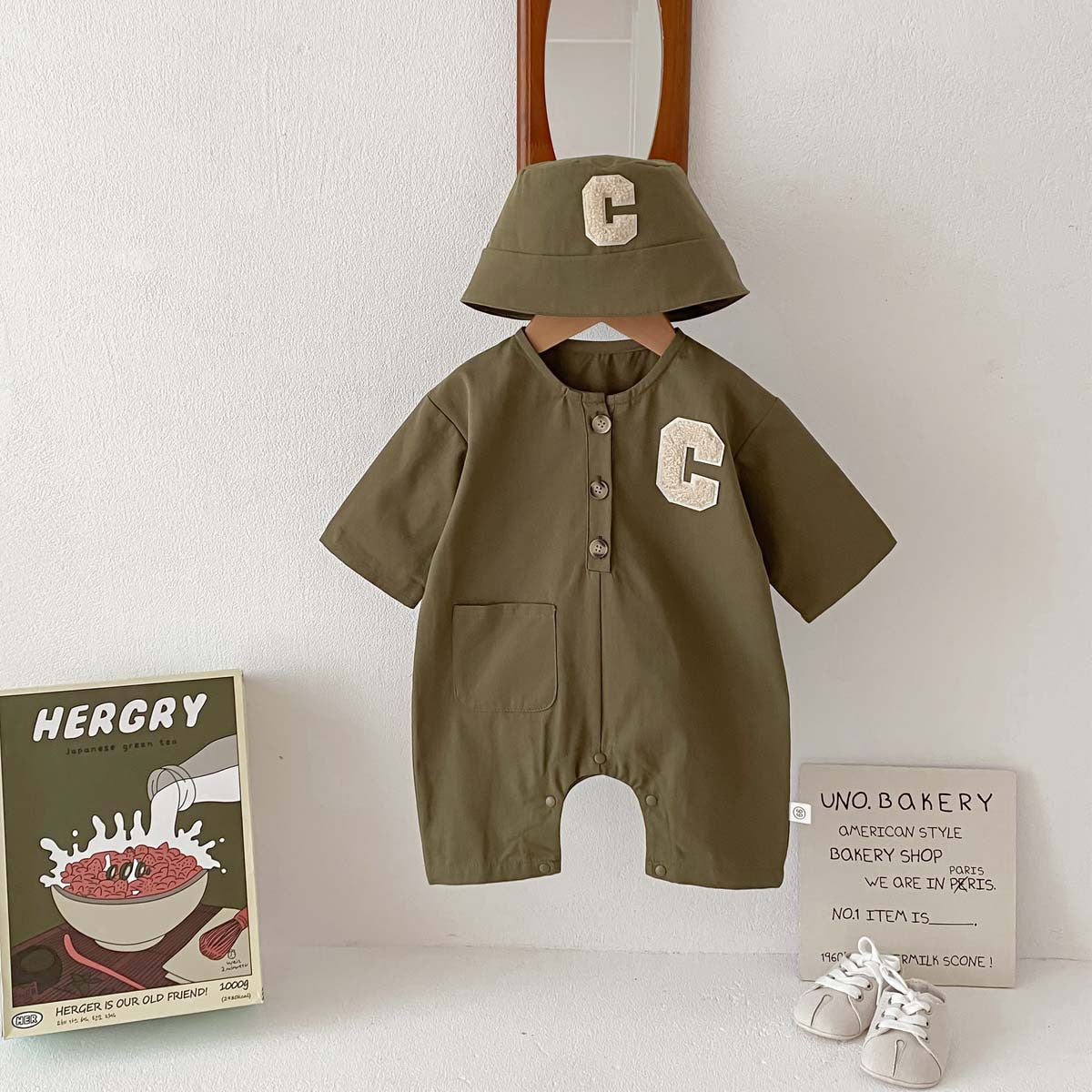 A 2024 Spring Korean version of the baby crawling clothes, boys' workwear, loose onesies, children's long-sleeved clothes, and hats