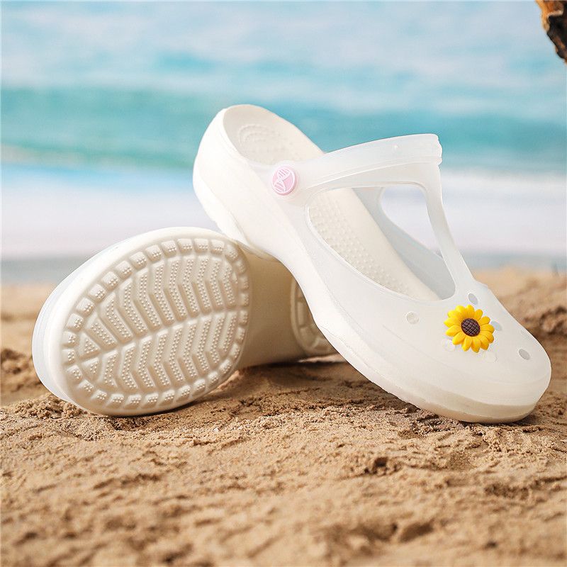 P 2024 Zapatos con agujeros para mujer, suela gruesa de verano, zapatos de gelatina, pies antiolor, pantuflas Tutou para uso externo, zapatos de playa transpirables de dos usos 