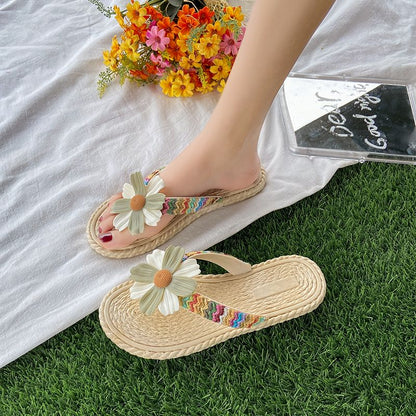 P [Explosive] Fairy sandals are worn outside the new summer four-leaf clover flat flip-flops casual beach shoes