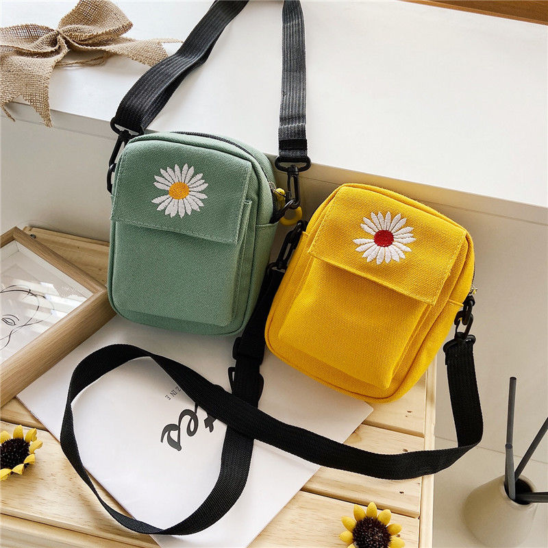 P Daisy Canvas Bag Bag Women's Crossbody Bag Korean Student Shoulder Bag Ins Internet Celebrity Versatile Small Square Bag Mobile Phone Bag 0.1KG