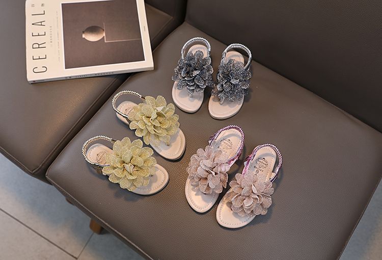 P 2023 new summer flowers pinch girls sandals children beach shoes tide slippers parent-child shoes.