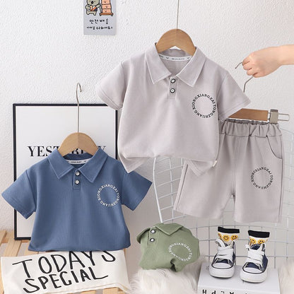 P ropa infantil niños polo conjunto de manga corta verano 2024 nueva ropa infantil de tamaño pequeño y mediano bebé verano conjunto infantil tendencia 