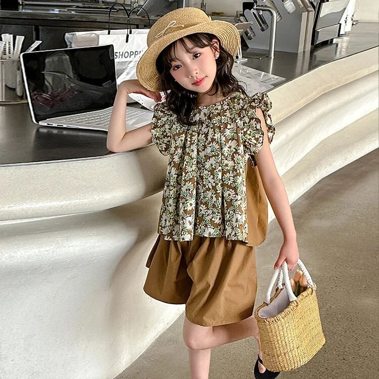 P Girls Fragmented Flower Set Summer 2024 New Fashionable and Fashionable Summer Children's Ice Silk Doll Two piece Set Shorts Trendy