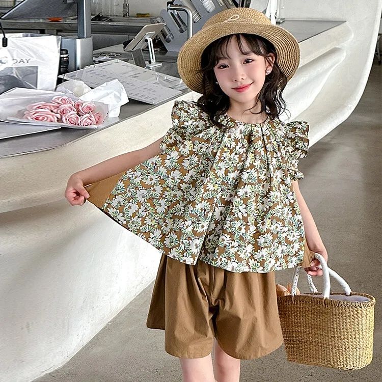 P Girls Fragmented Flower Set Summer 2024 New Fashionable and Fashionable Summer Children's Ice Silk Doll Two piece Set Shorts Trendy