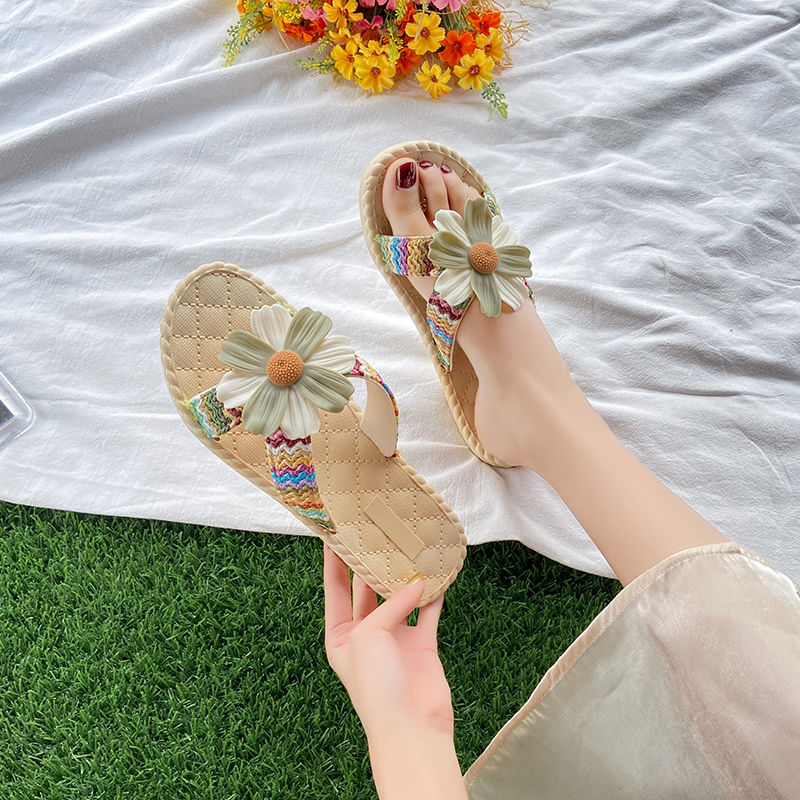 P [Explosive] Fairy sandals are worn outside the new summer four-leaf clover flat flip-flops casual beach shoes