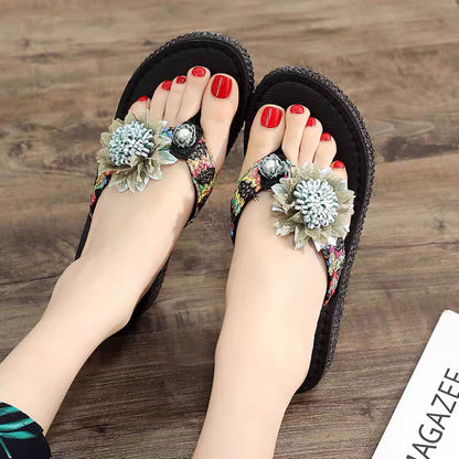 P 2023 Summer New Flower Herringbone Slippers Women's Internet Celebrity Fashion Outwear Slope Heel Thick Sole Anti slip Beach Slippers