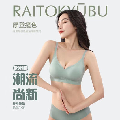 P Thai latex underwear women's new small breasts gathered underwear no underwire bra seamless bra gathered anti-sagging