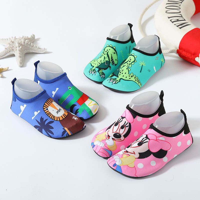 P Beach shoes, women and men diving shoes, snorkeling socks, children wading swimming, non-slip, soft-soled, quick-drying and anti-cutting upstream shoes and socks.