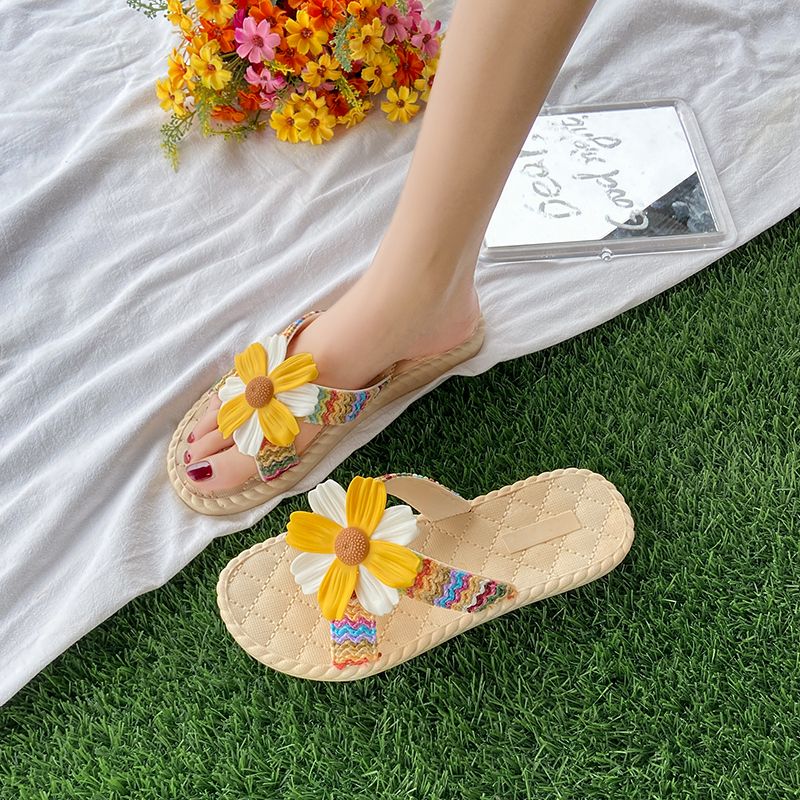 P [Explosive] Fairy sandals are worn outside the new summer four-leaf clover flat flip-flops casual beach shoes