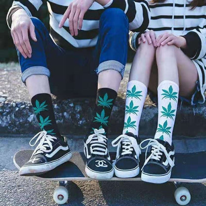 Calcetines de hoja de arce para parejas, estudiantes, baloncesto, caña alta, que absorben la humedad, calcetines largos de moda de Instagram, calcetines de marca de moda para hombres y mujeres 