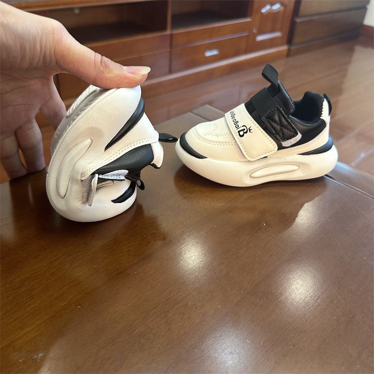 P New Baby Shoes Spring and Autumn Little White Shoes Walking Shoes Soft Sole Boys and Girls Sports Shoes Versatile 1-2-3 Years Old 5