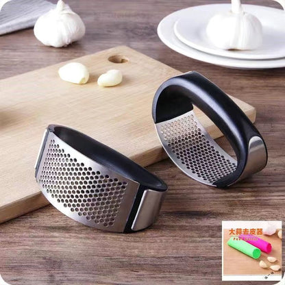 Stainless steel hand-operated ring garlic press garlic mashed garlic artifact pounded garlic scoop household kitchen garlic powder shooting tool.