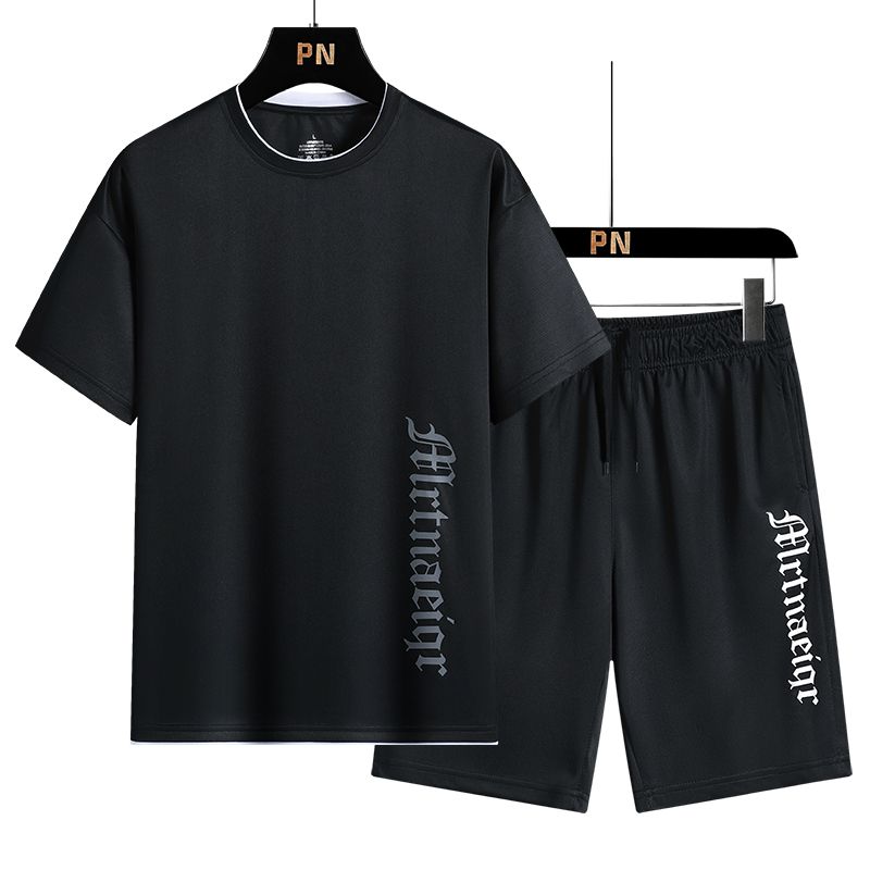 P Leisure sports T-shirt for men in summer is loose, versatile and handsome, running trend, beach pants and a set of men.