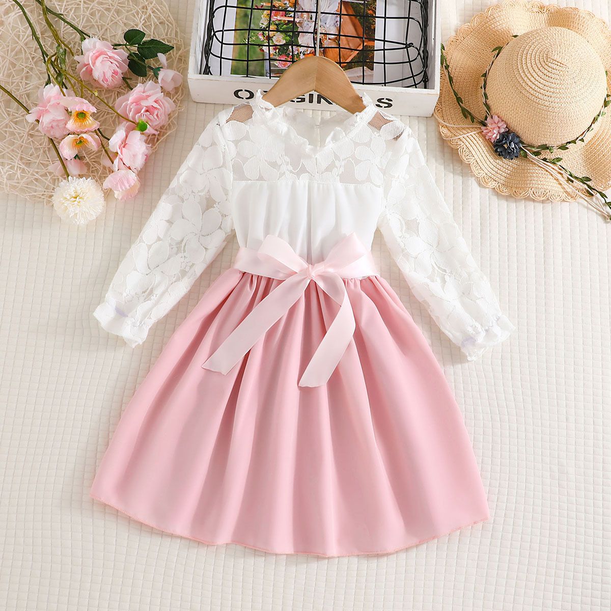 Girls dress princess wind Europe and the United States white lace stitching solid color hem princess skirt childhood dress dress.